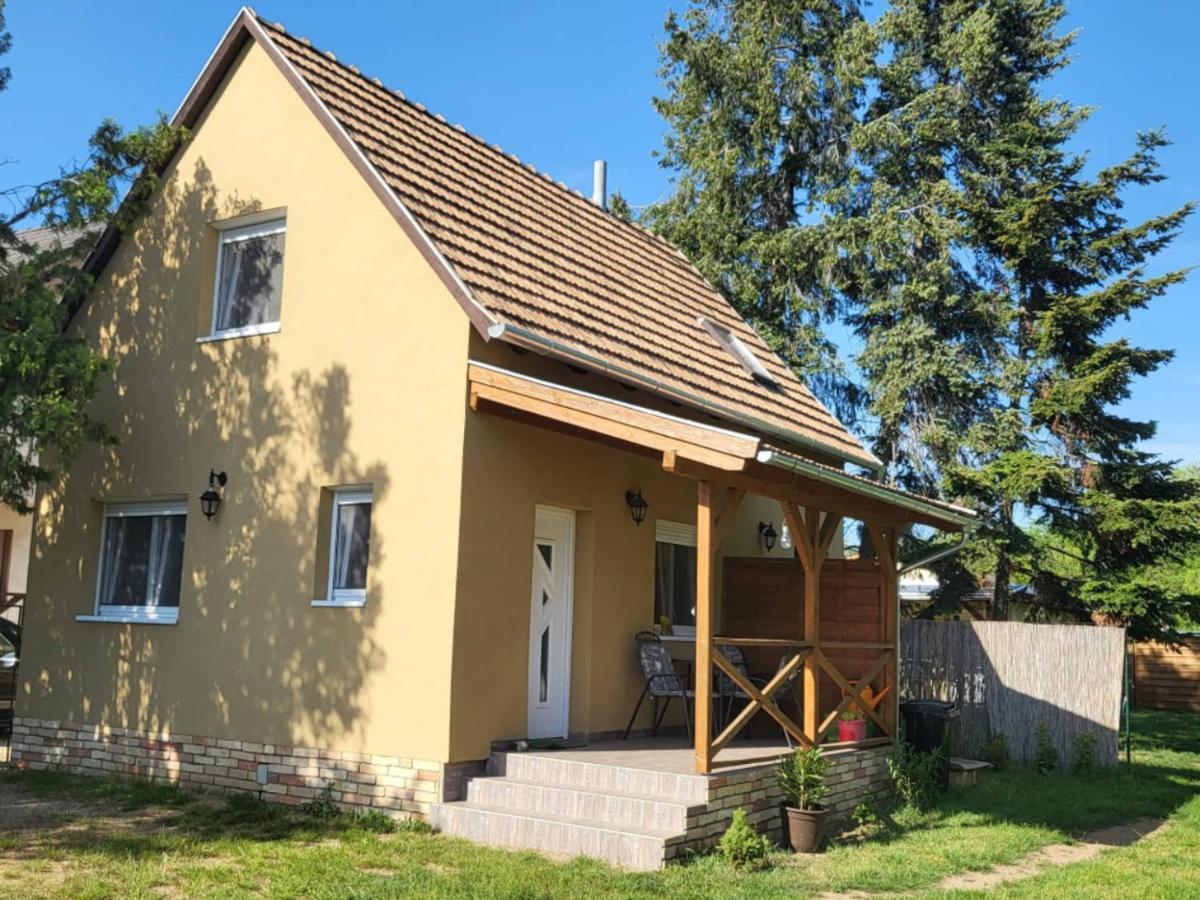 Forrás Vendégház Apartamento Tata Exterior foto