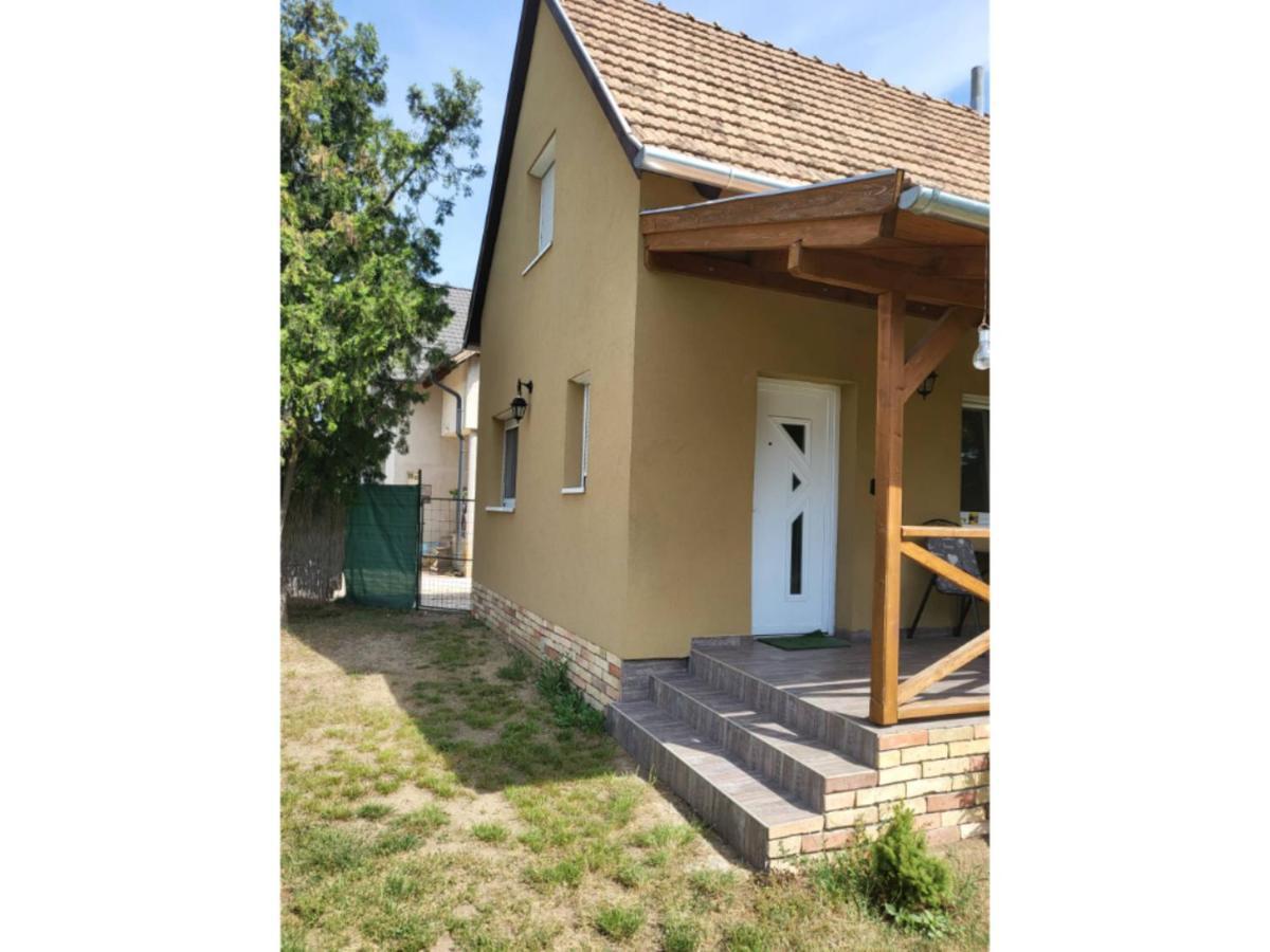 Forrás Vendégház Apartamento Tata Exterior foto