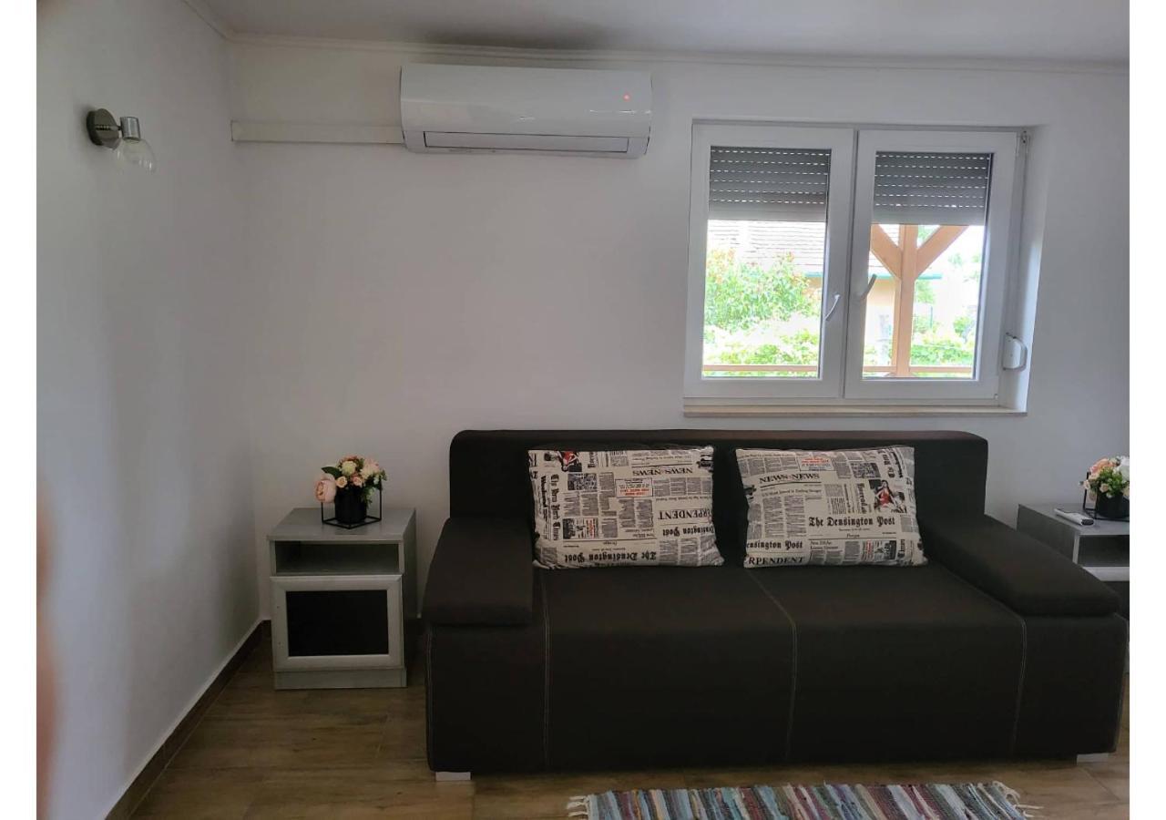Forrás Vendégház Apartamento Tata Exterior foto