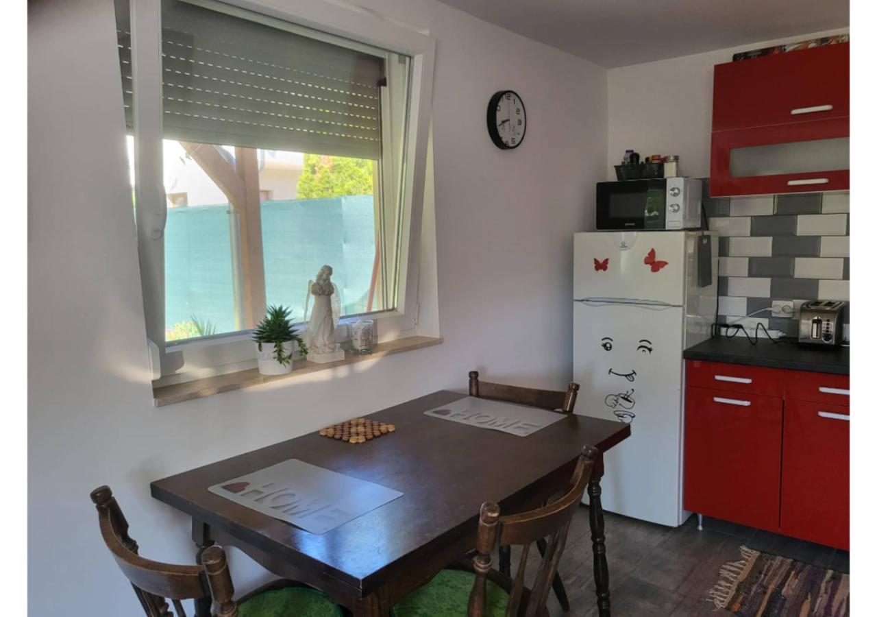 Forrás Vendégház Apartamento Tata Exterior foto