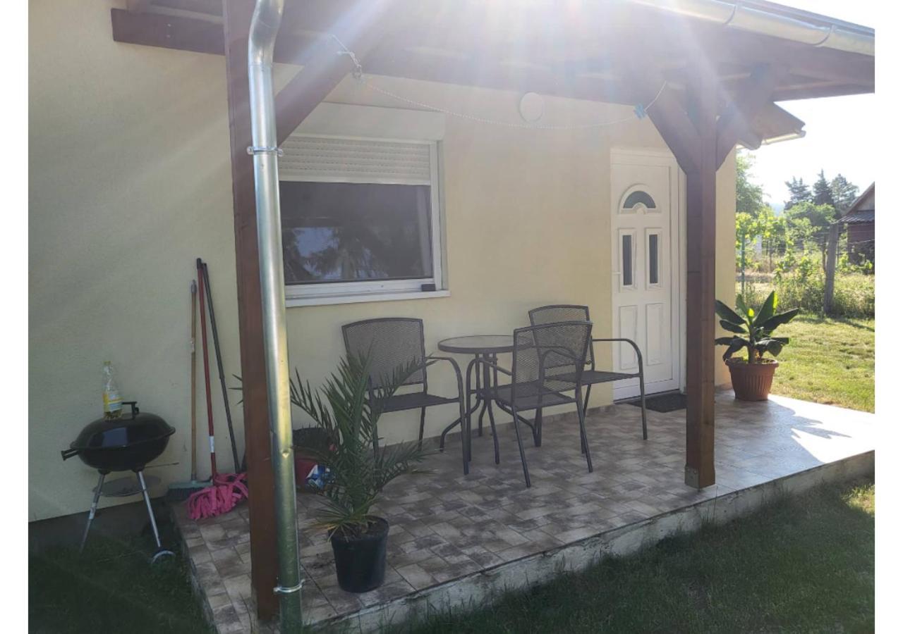 Forrás Vendégház Apartamento Tata Exterior foto