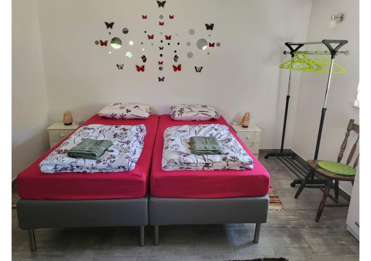 Forrás Vendégház Apartamento Tata Exterior foto