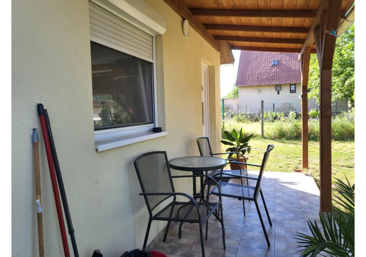 Forrás Vendégház Apartamento Tata Exterior foto