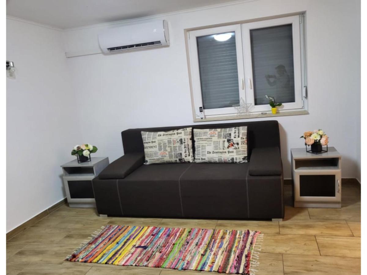Forrás Vendégház Apartamento Tata Exterior foto