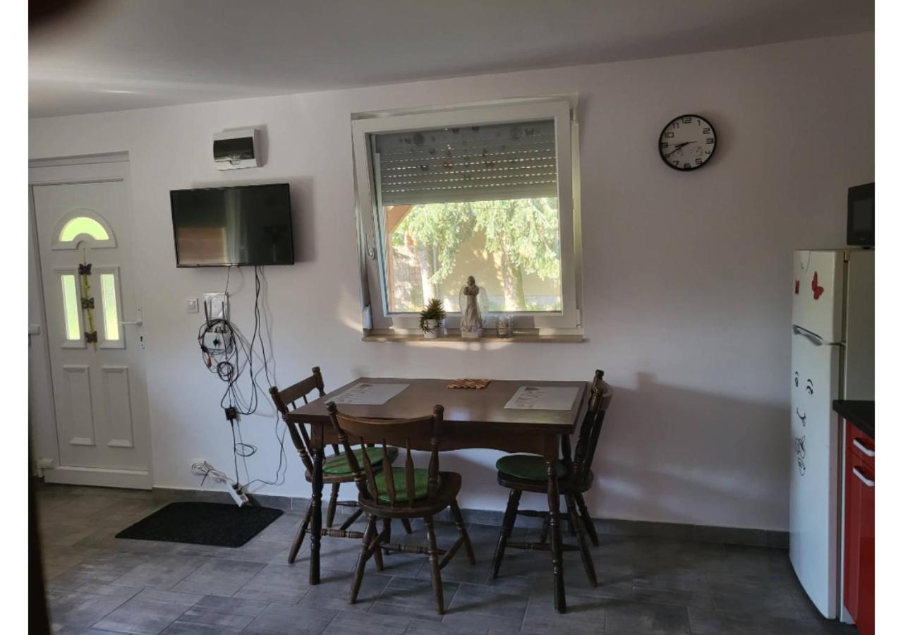 Forrás Vendégház Apartamento Tata Exterior foto